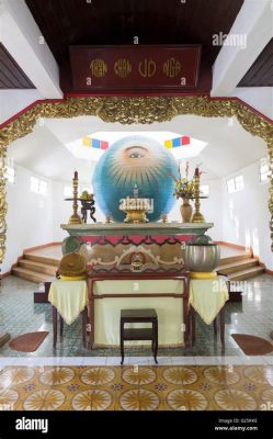 De Cao Dai Tempel: Een Kaleidoscoop van Religieuze Symbolen en Architecturale Pracht!