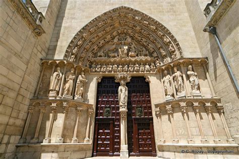 De Catedral de Santa María: Een Gotische Parel met Mysterieuze Kunstwerken!