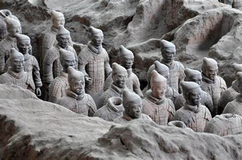 De Mausoleum van Qin Shi Huang: Een ondergronds rijk vol met eeuwige bewakers!