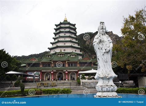 De Tempel van Guanyin: Een Oase van Kalmte en Spirituele Reflectie!