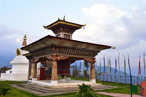 De Tempel van Qingliang Shan: Een Oase van Kalmte en Historische Schitteringen!