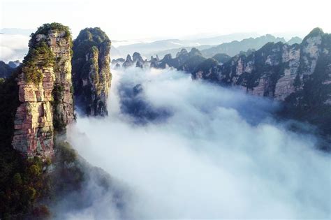 Yuanjiajie: Een mystiek bergdorp vol bijzondere rotsformaties!